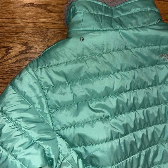 Girls Reversible NORTH FACE Puffy Jacket - size 14/16 (L) - Picture 3 of 10